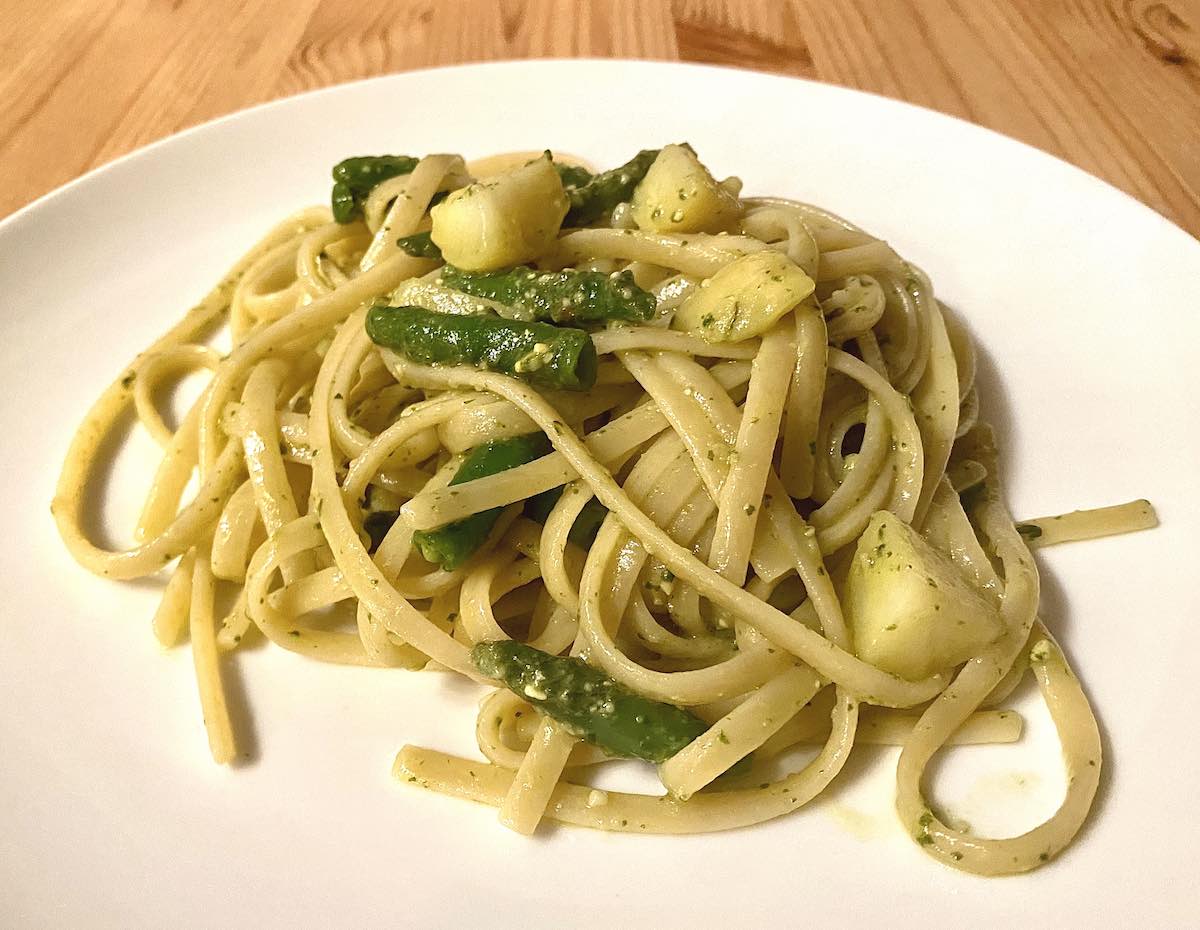 Linguine with Pesto, Potatoes and Green Beans