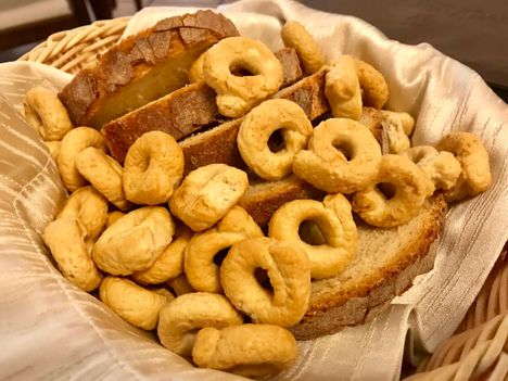 Taralli Pugliesi (Crackers from Puglia)