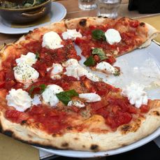 Pizza Margherita in Amalfi